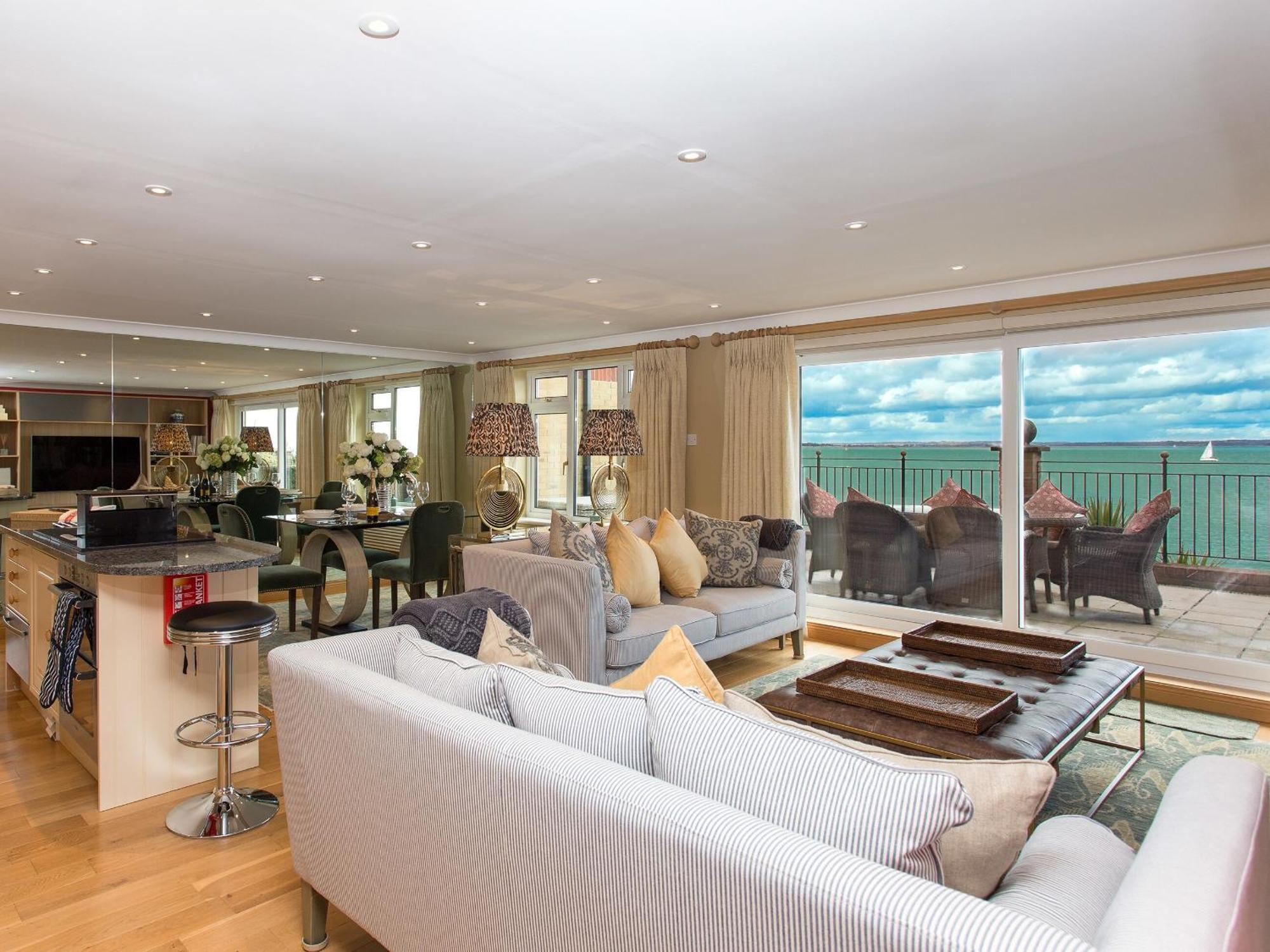 Solent View Apartment カウズ エクステリア 写真